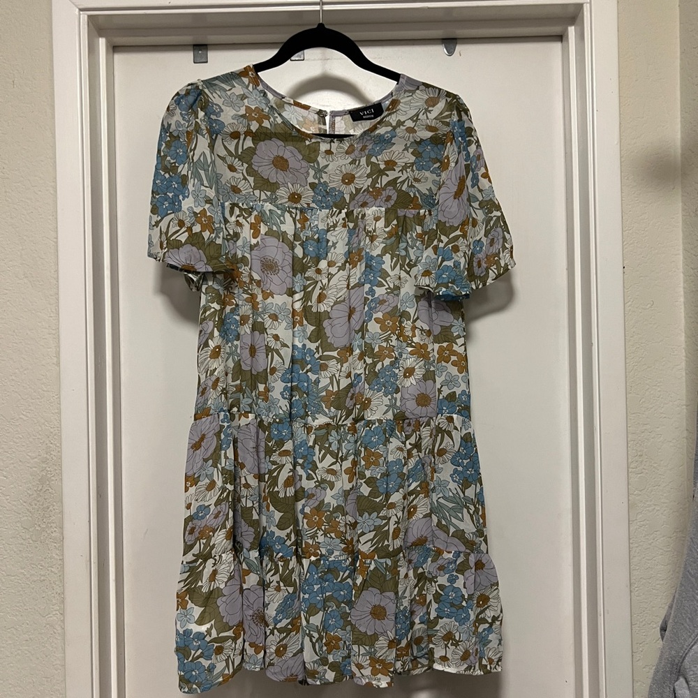 Vici floral tiered mini dress - size M
